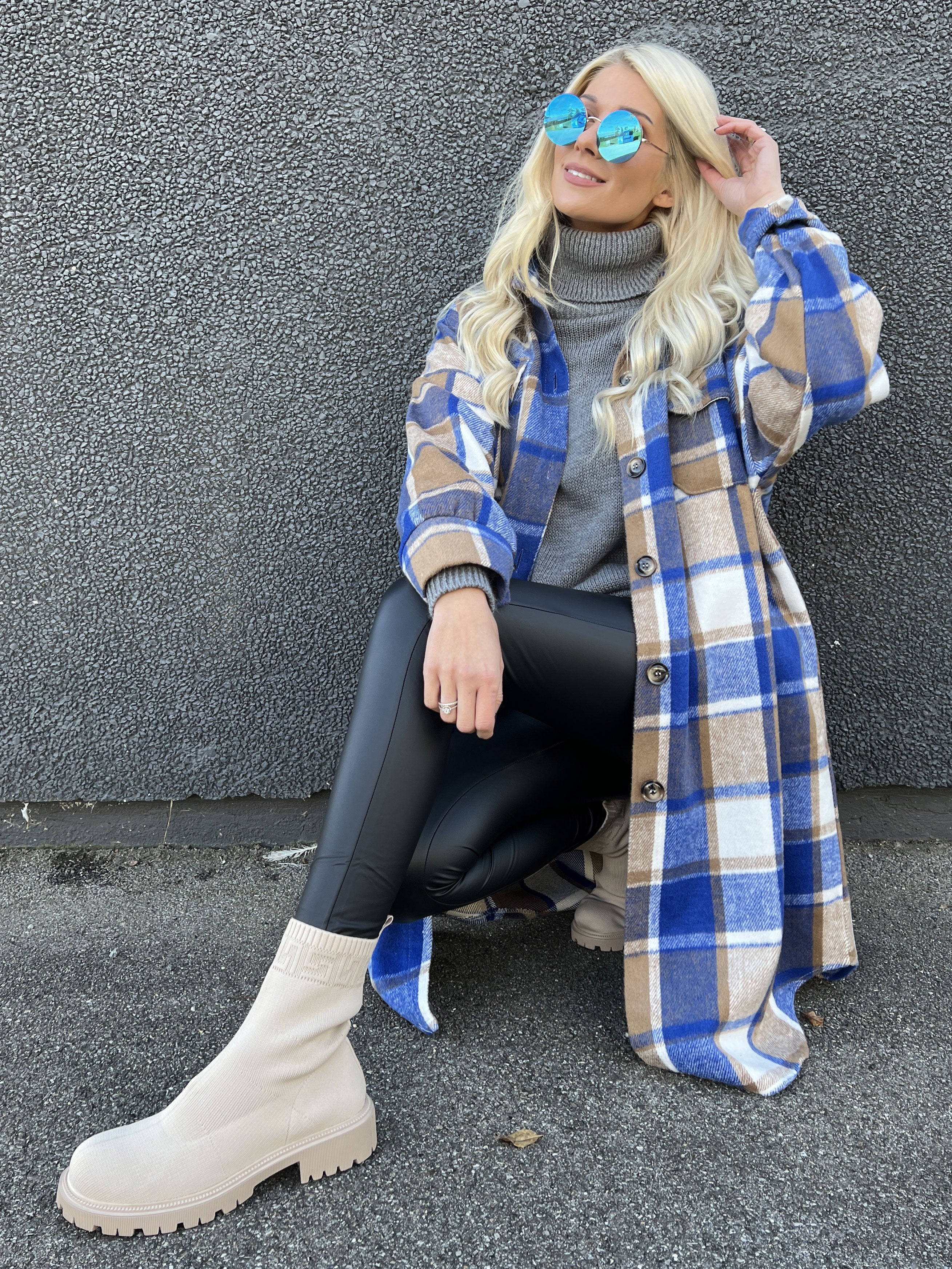 Natalia - Lang ternet jakke med knapper